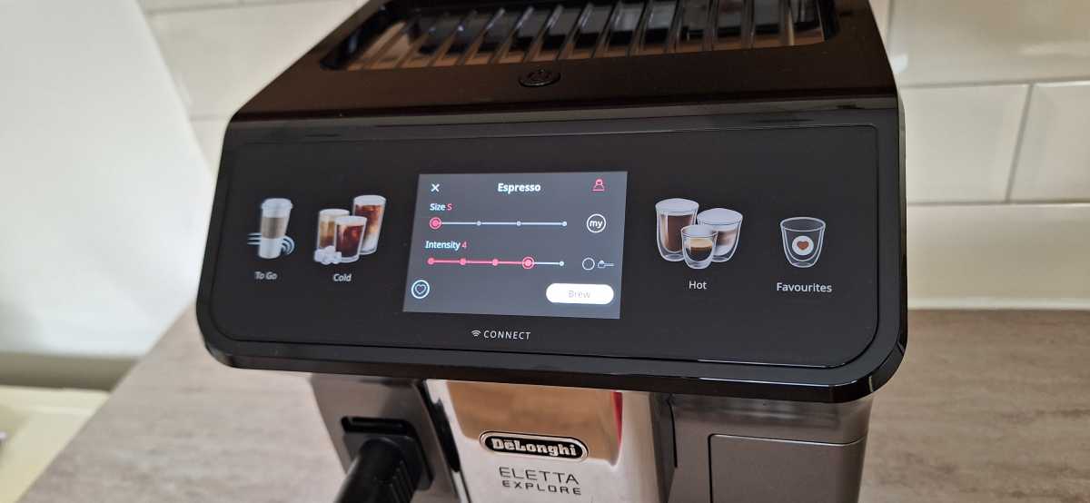 A view of the DeLonghi Eletta Explore volume and intensity screen