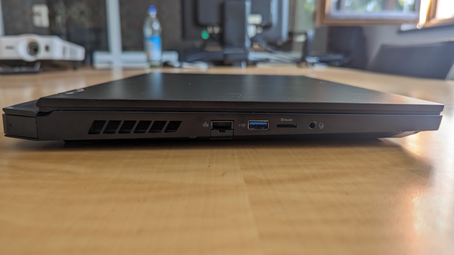 Acer Predator Helios 16 Anschlüsse links