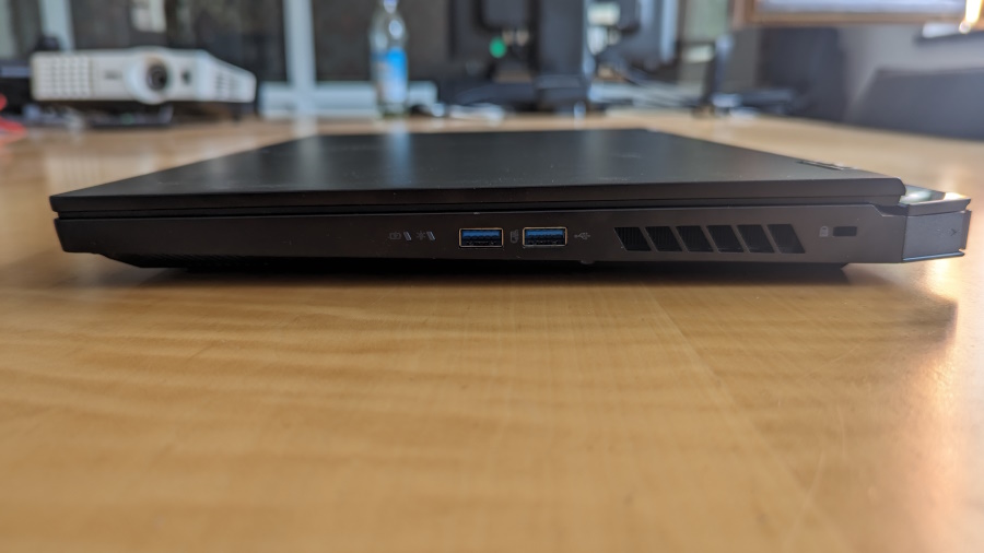 Acer Predator Helios 16 Anschlüsse rechts