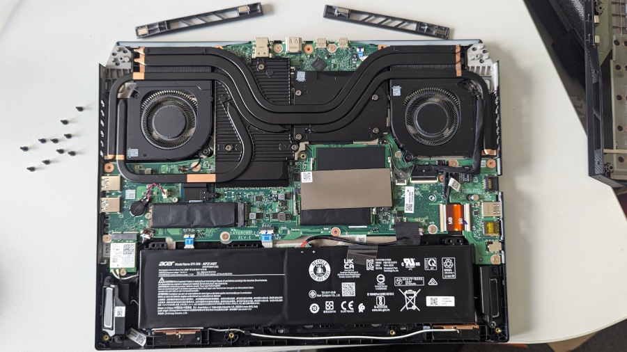 Acer Predator Helios 16_offen