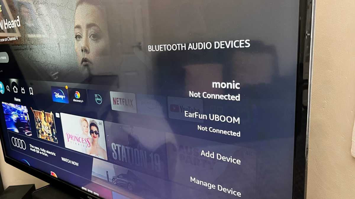 Botón para auriculares activado con el mando por voz Alexa Pro de Amazon