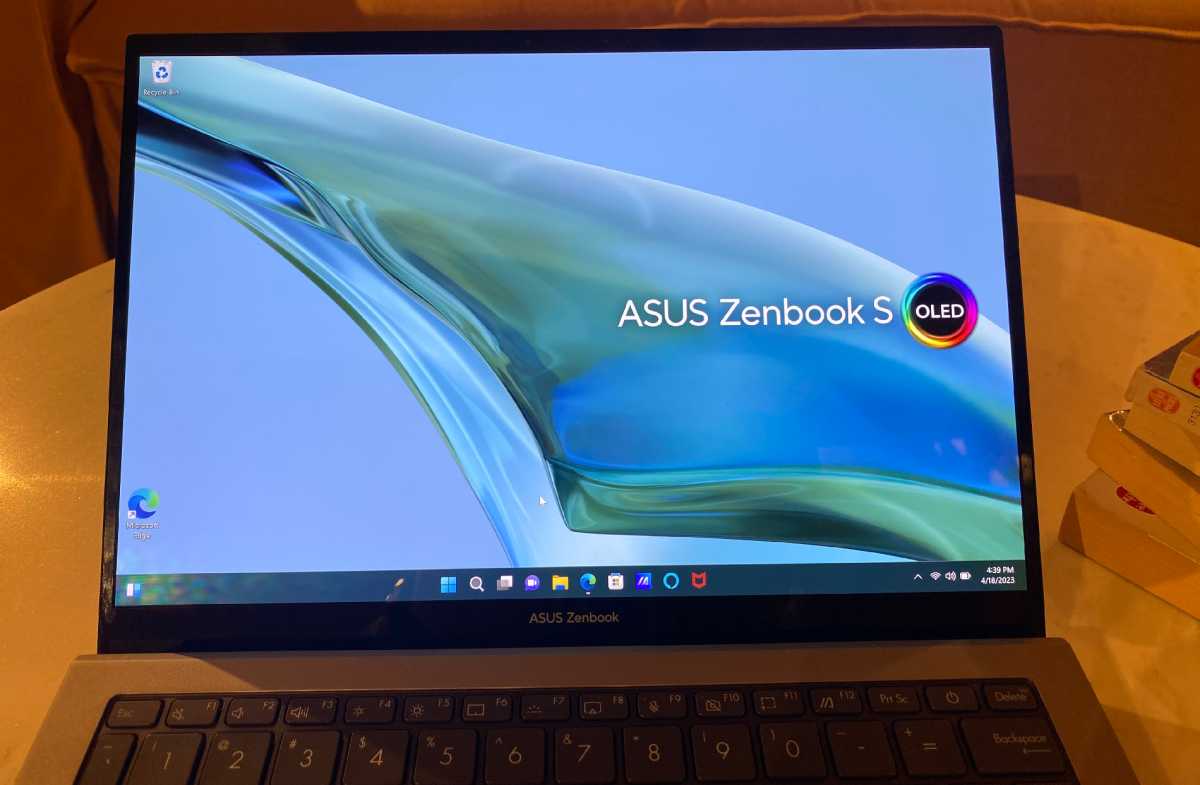 Asus Zenbook S con panel Lumina OLED