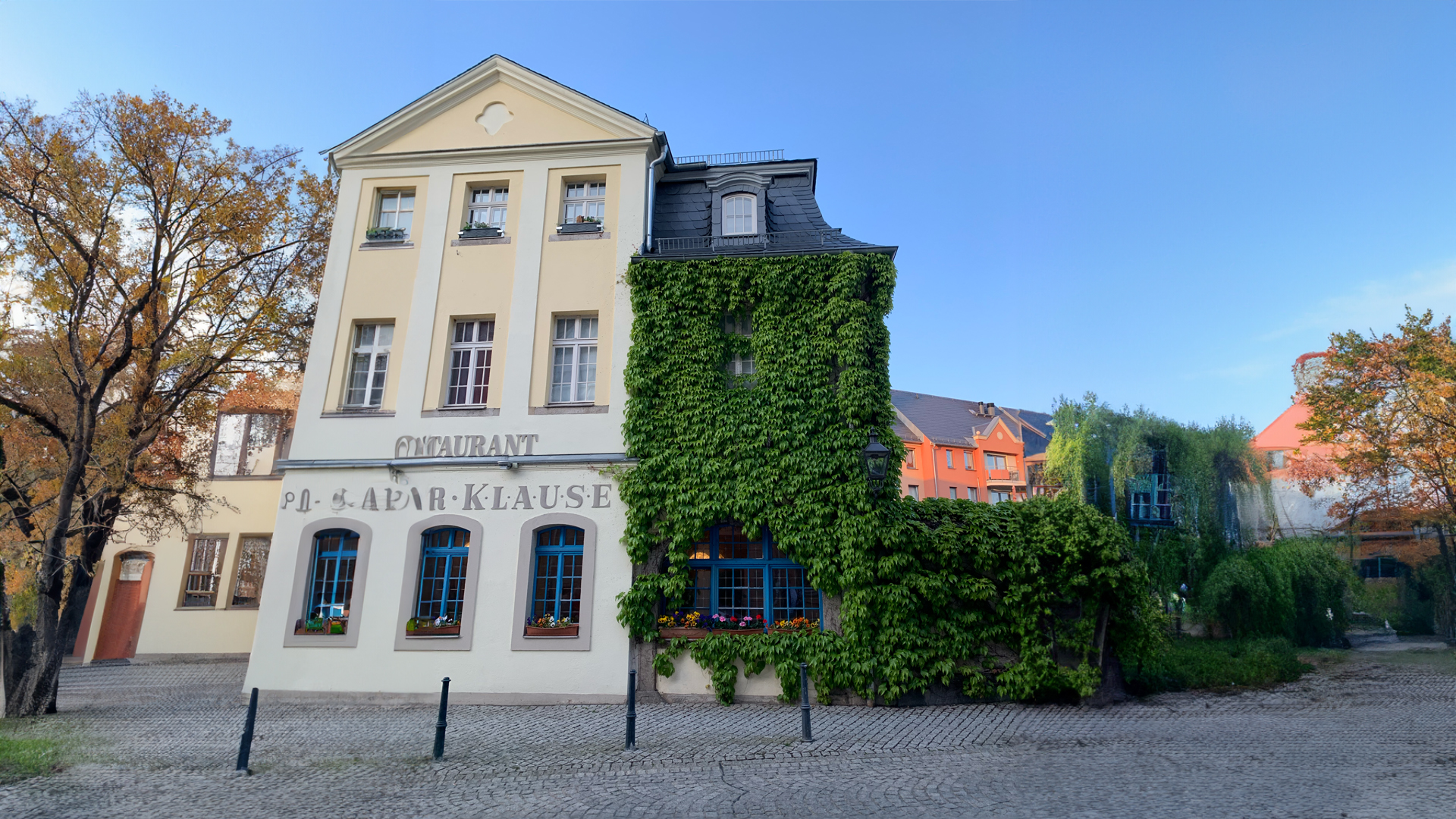 Photoshop füllt die leeren Inhalte realistisch auf