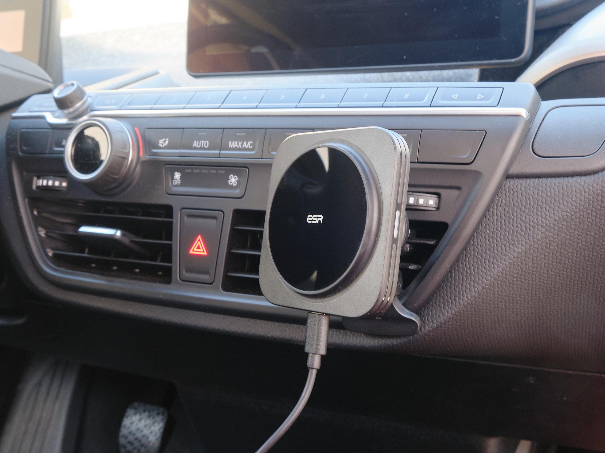 ESR Halolock Magnetisches kabellose Autoladegerät - Preisgünstige Magsafe-kompatible Autohalterung