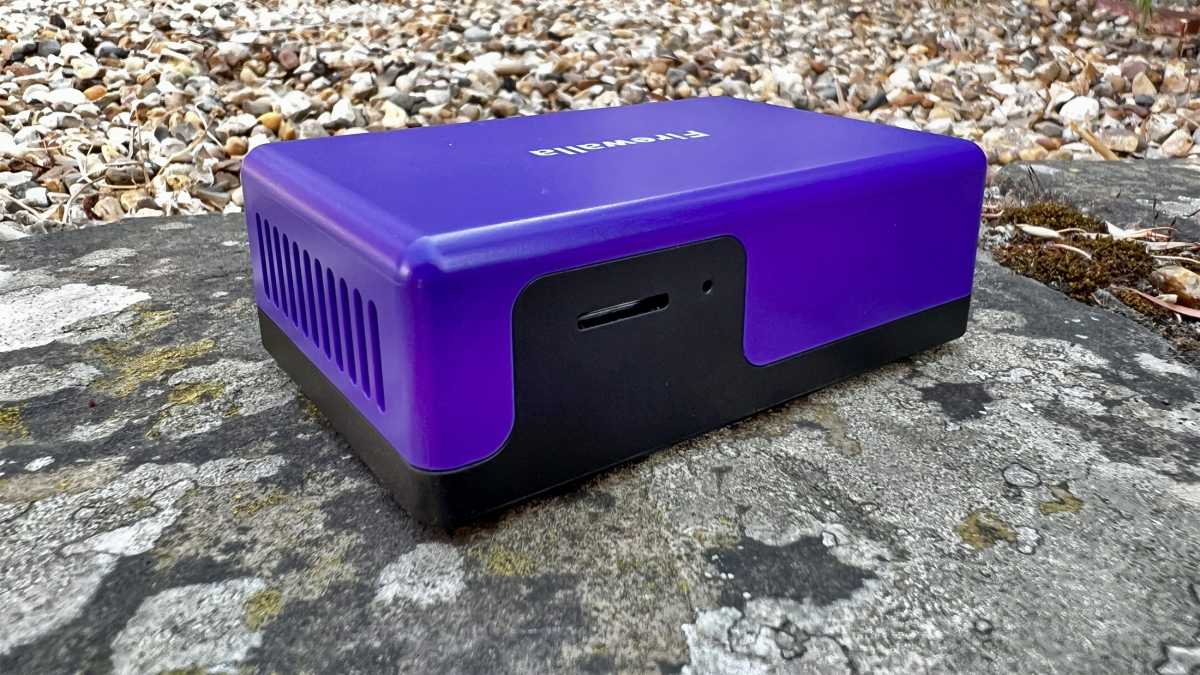 Diseño frontal del router Firewalla Purple