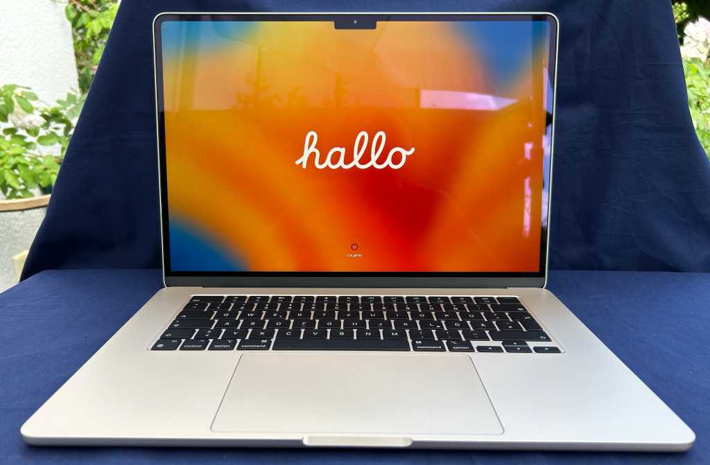 Image: Macbook Air M2 15 Zoll â ausgepackt und eingeschaltet