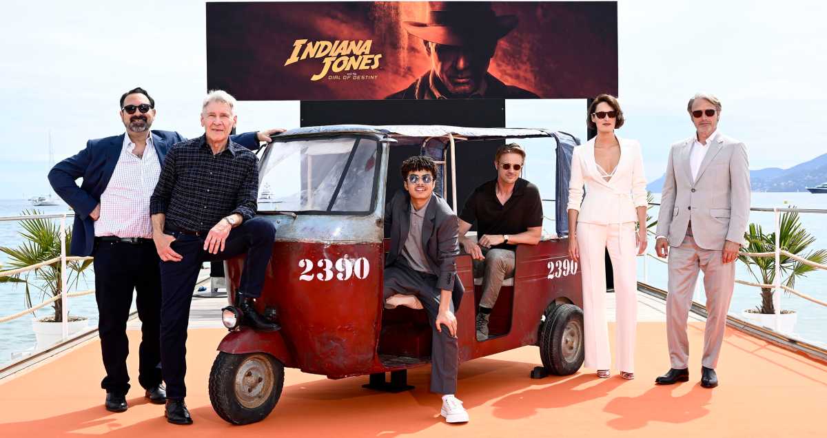 Die wichtigste Nachricht für alle Indy-Fans: LucasFilm macht in Indiana Jones 5 nicht den gleichen Fehler wie mit Luke Skywalker, der als Jedi-Rentner regelrecht vernichtet wurde, damit Rey glänzen konnte. Harrison Ford und Phoebe-Waller Bridge spielen die meisten Szenen zusammen.