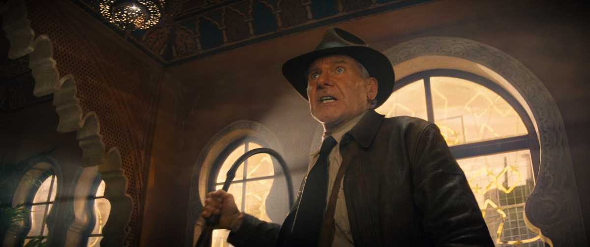 Indiana Jones 5 ist ein Film für Fans, die sich damit arrangieren können, dass Indy jetzt ein älterer Gentleman ist. Wenn er gegen Gegner kämpft, die halb so alt sind wie er, dann sieht man das. Einige finden das schlimm, wir freuen uns ihn nochmal in der Rolle seines Lebens zu sehen.
