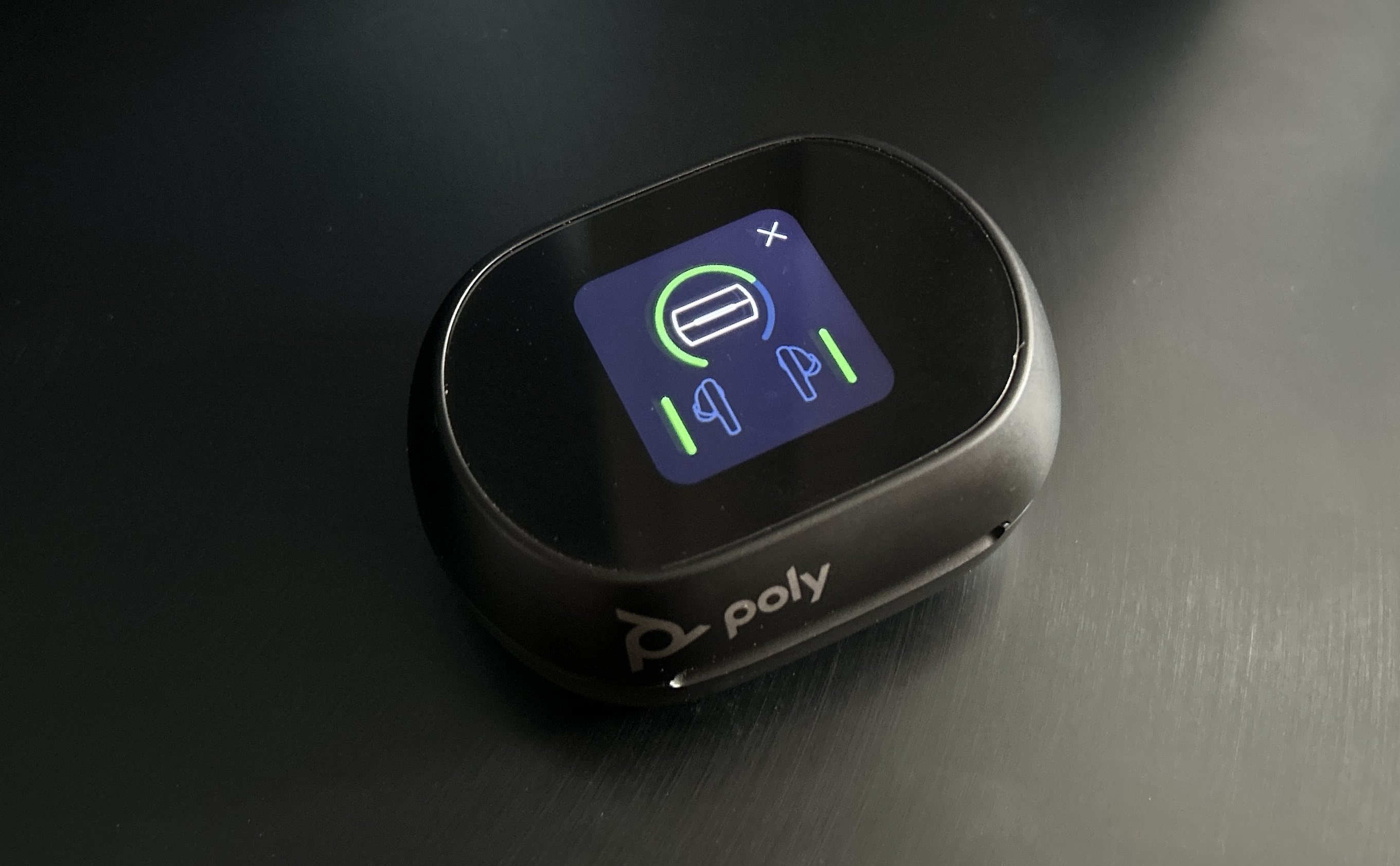 Poly Voyager Free 60 Plus: True wireless-hörlurar med smart laddningsdosa