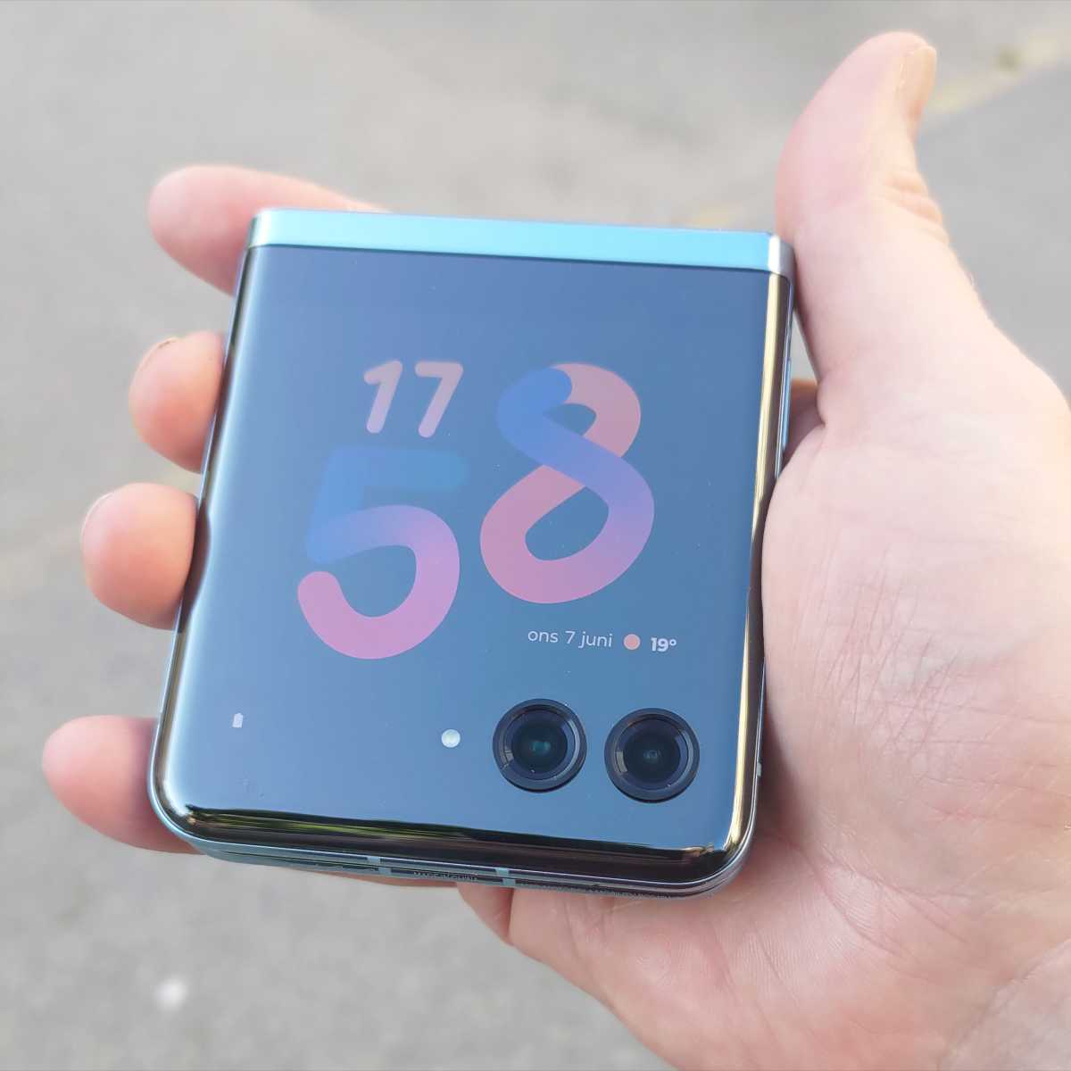 Motorola Razr 40 Ultra yttre låsskärm