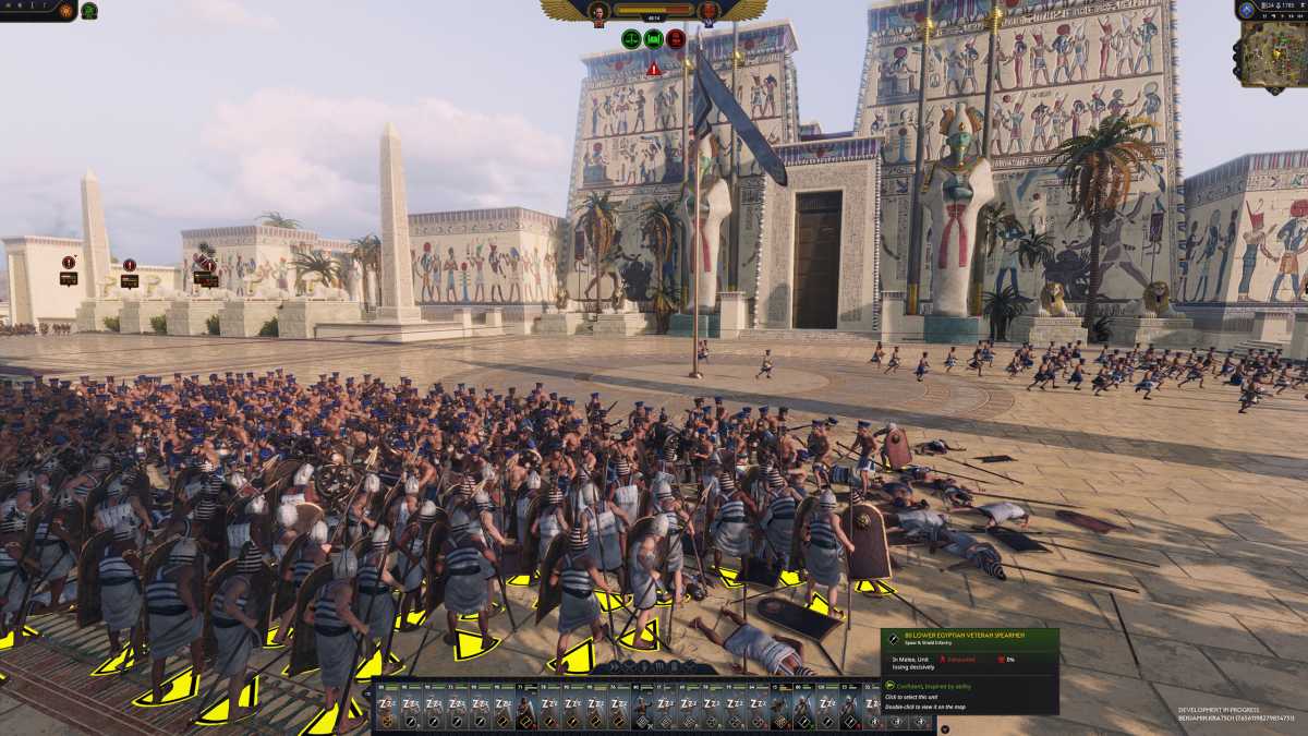 Wir haben die Hauptschlacht öfter mal direkt in der Tempelanlage geschlagen, einfach weil wir die Epik genießen wollten. Wer Assassin’s Creed Origins mochte, der wird Total War Pharao lieben. So ein fantastisches Szenario.