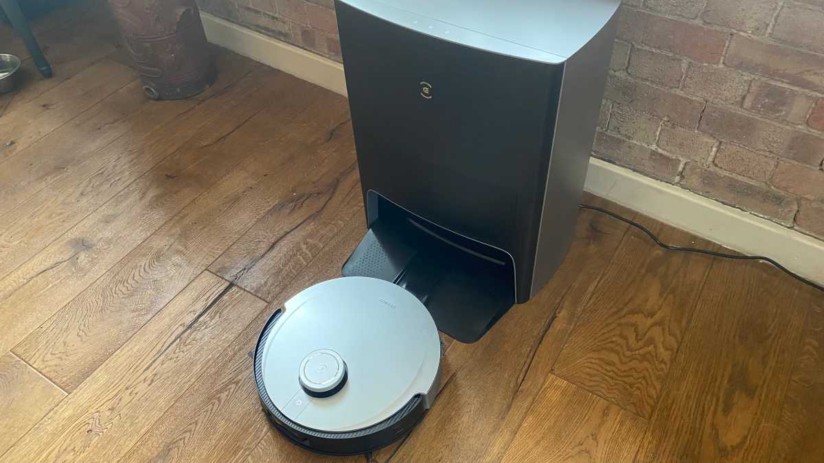 Ecovacs X1 Omni and station