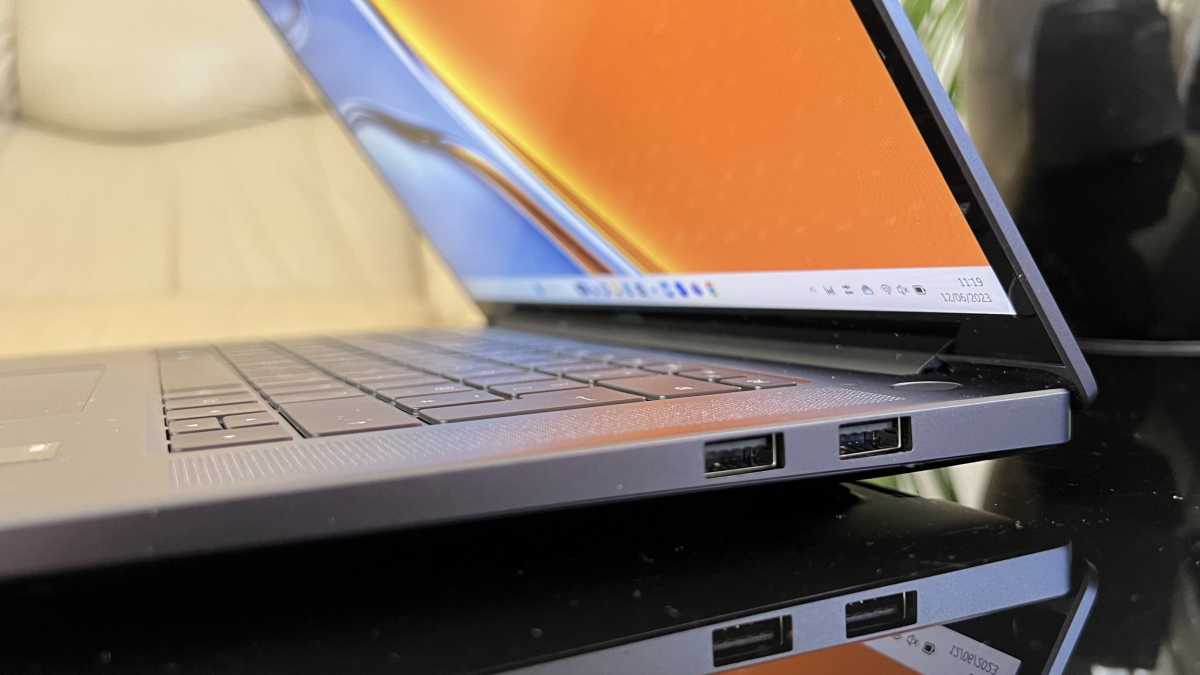 Huawei MateBook 16s (2023) - side view