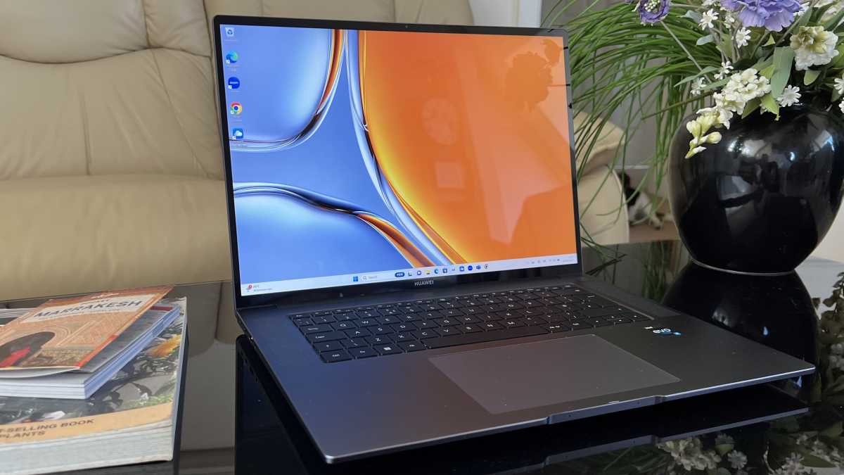 Huawei MateBook 16s (2023) - screen and keyboard