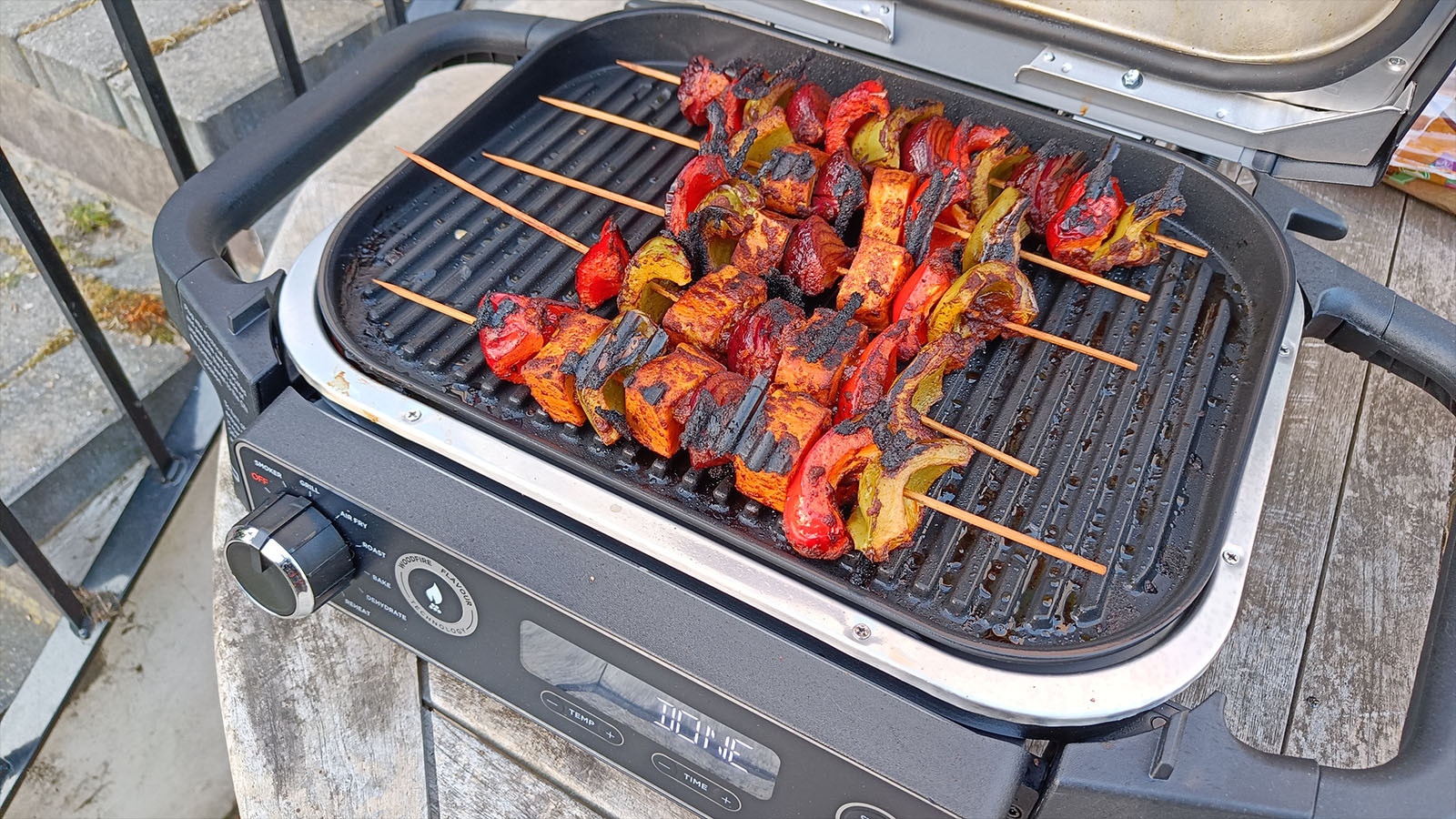 Ninja Woodfire BBQ Grill And Smoker Review: This Grill Is Fire - Tech ...