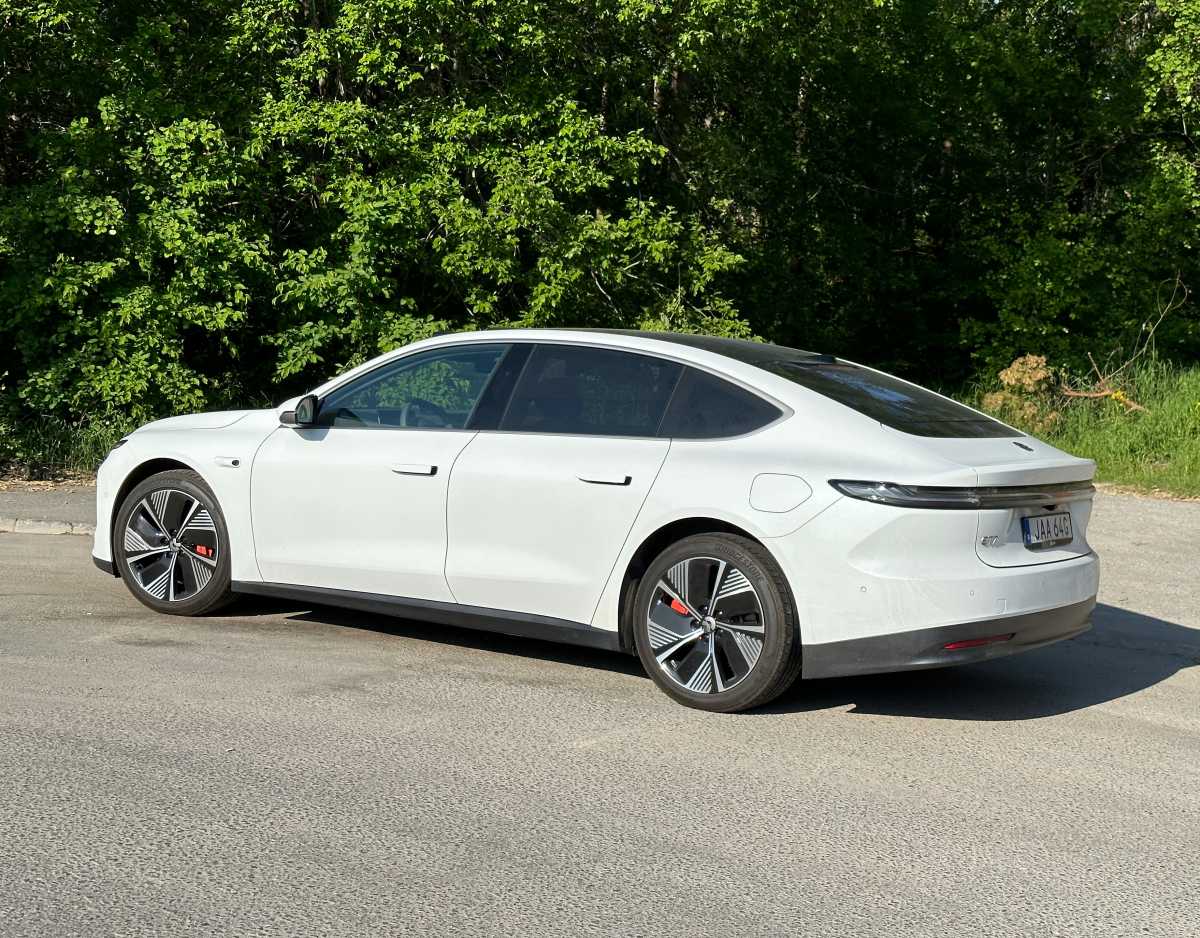 NIO ET7