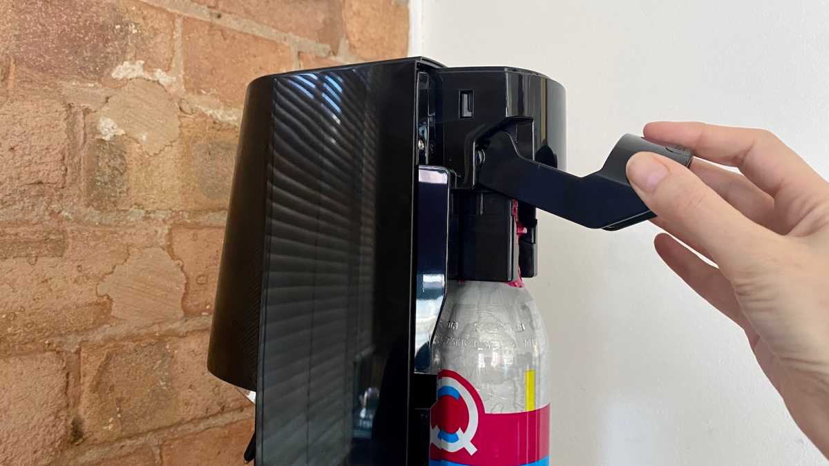 Установка газового баллона в SodaStream E-Terra