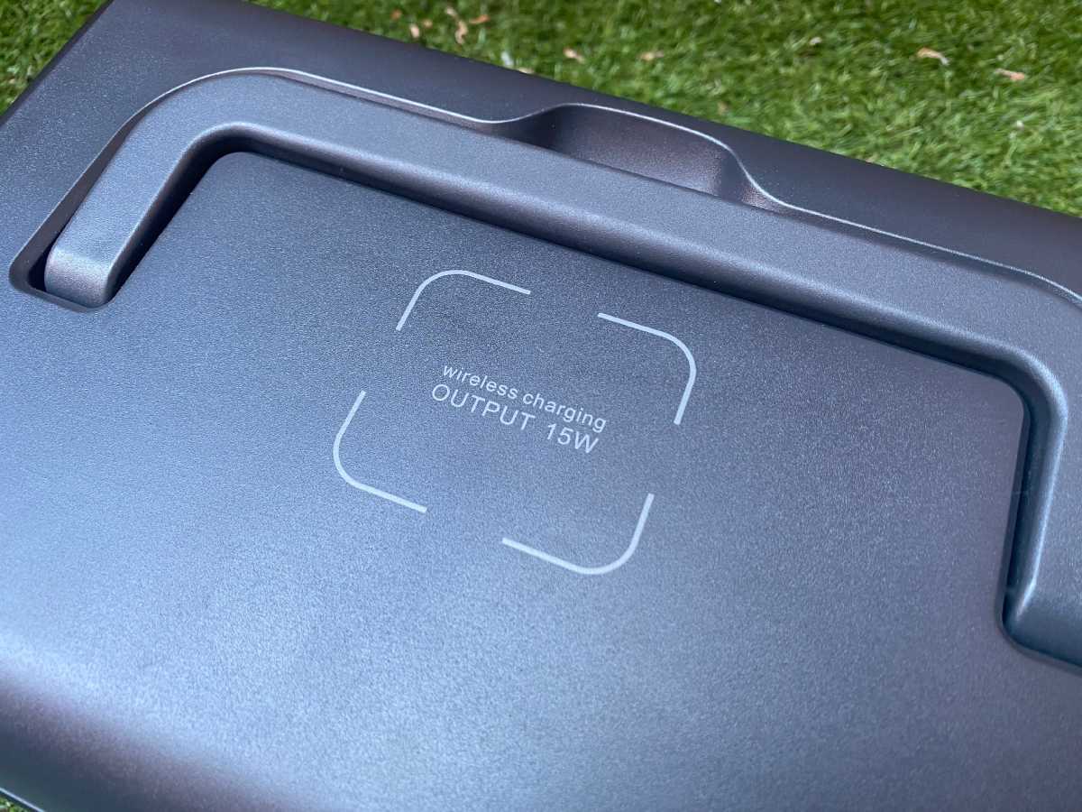 Bluetti EB70 review carga wireless 15 W
