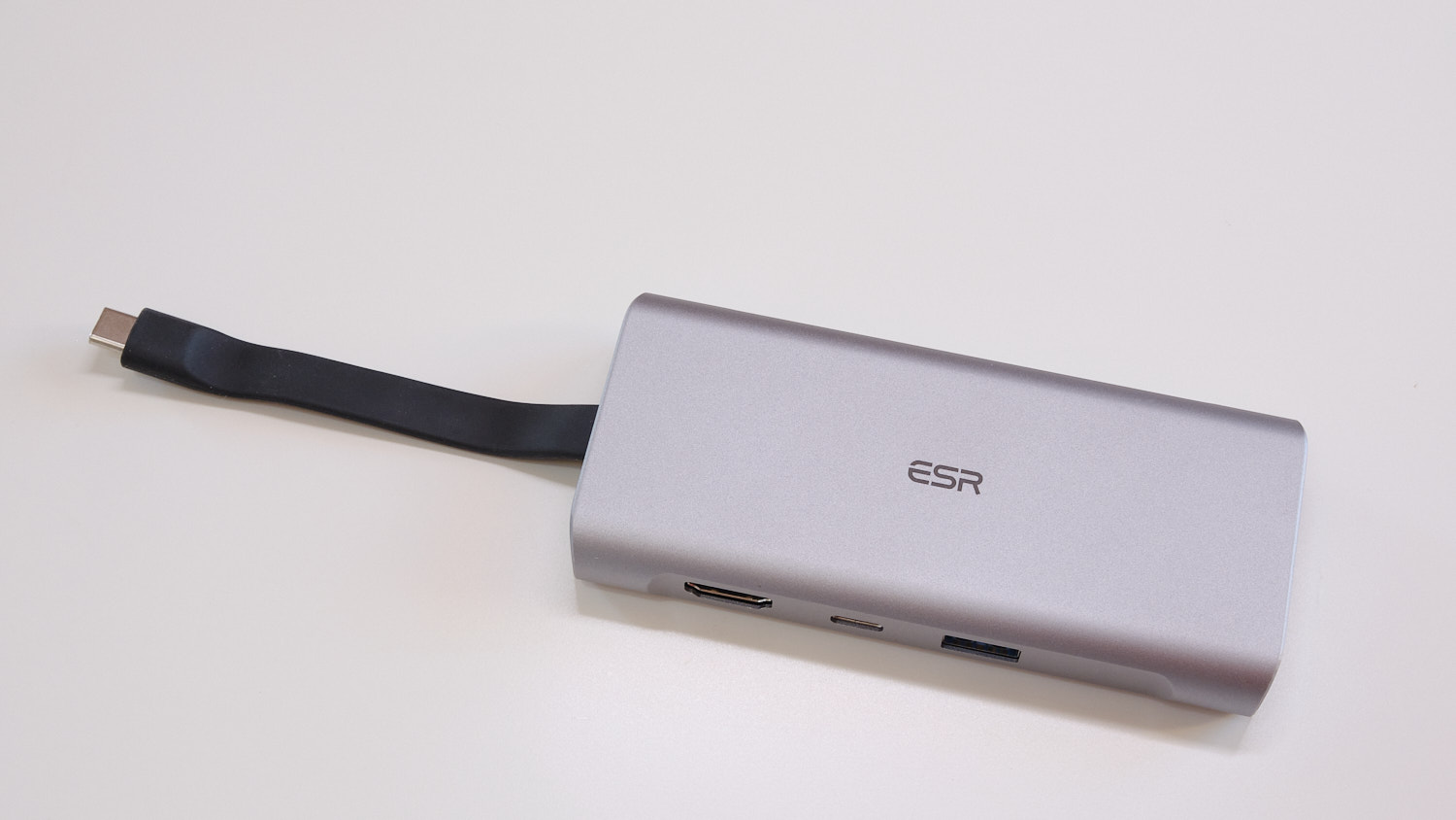 ESR 8-in-1 Portable Hub – Kompakter Hub mit cleverer Kabel-Garage