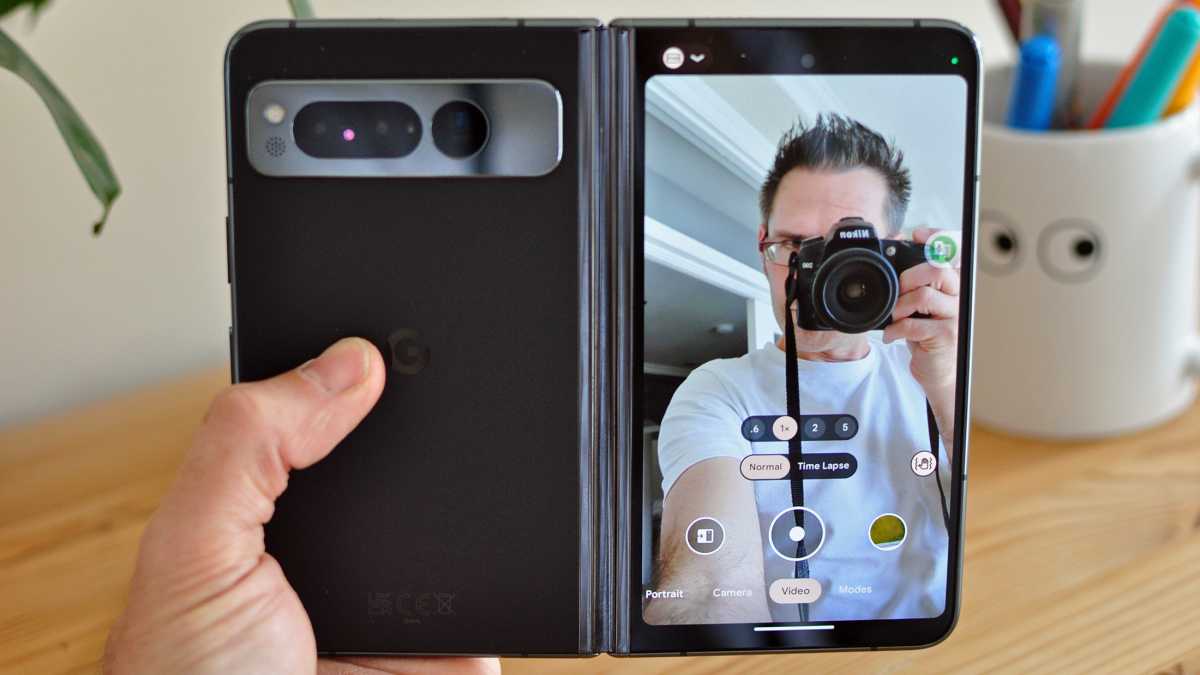 Google Pixel Fold review - selfie mode