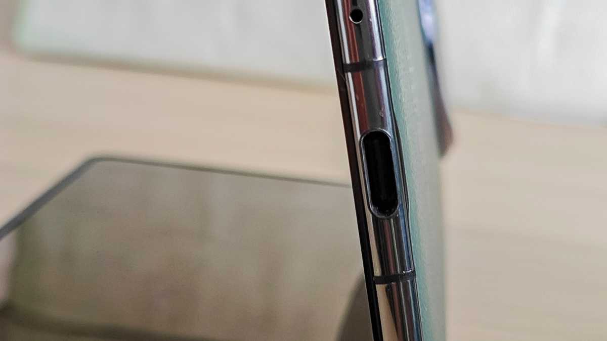 Huawei Mate X3 unfolded hinge