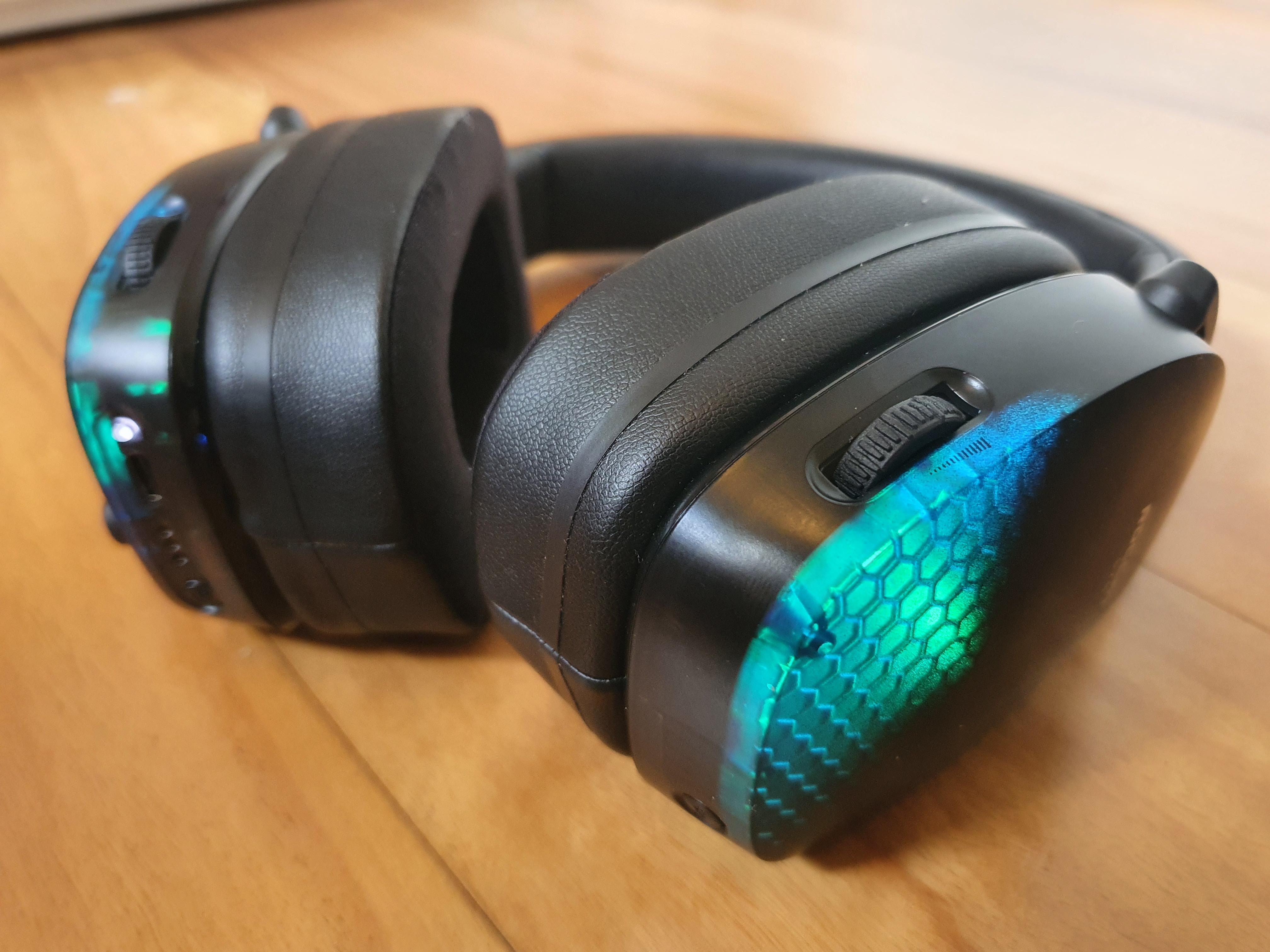 Roccat Syn Max Air - Best RGB headset / Best for people who wear glasses