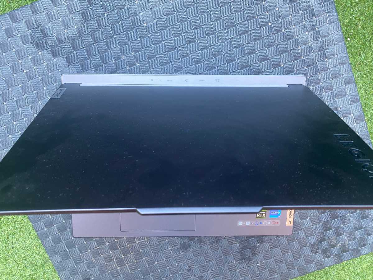 Lenovo Legion Pro 5i review serigrafía de puertos