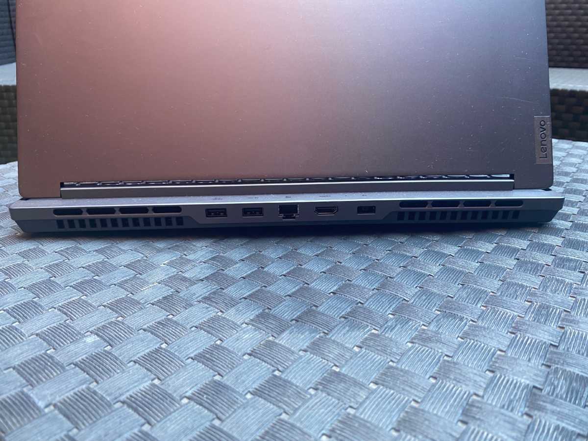 Lenovo Legion Pro 5i review trasera