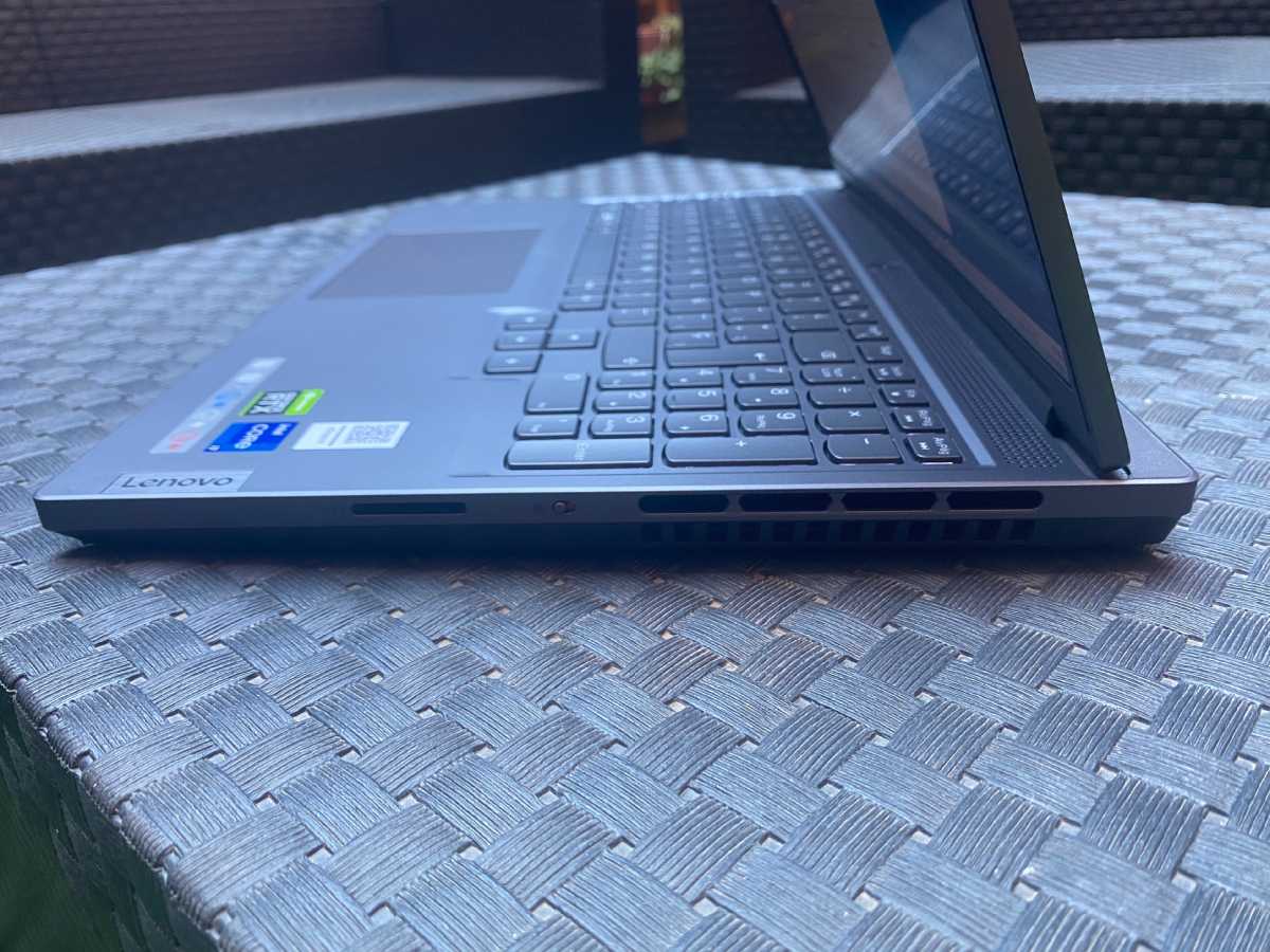 Lenovo Legion Pro 5i review lateral izquierdo