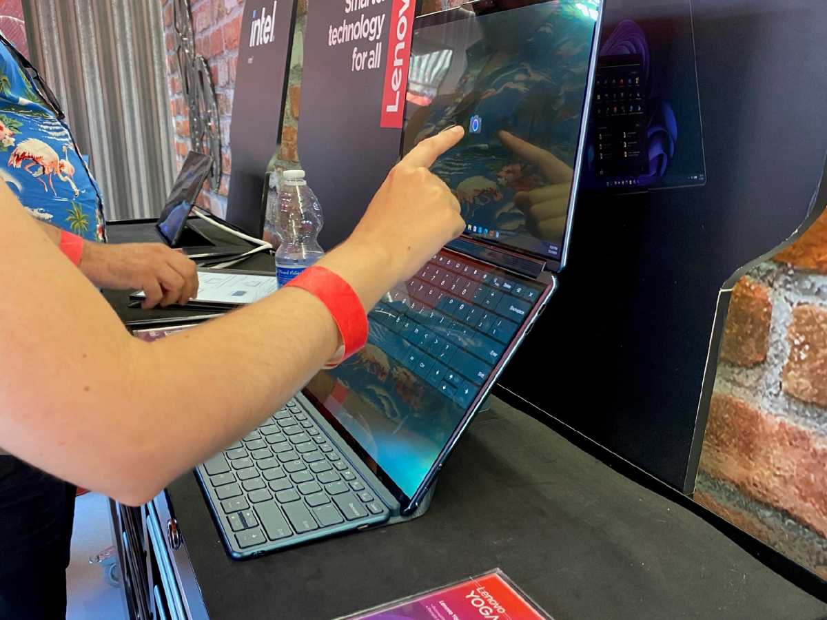 Lenovo Yoga Book i9 manejo