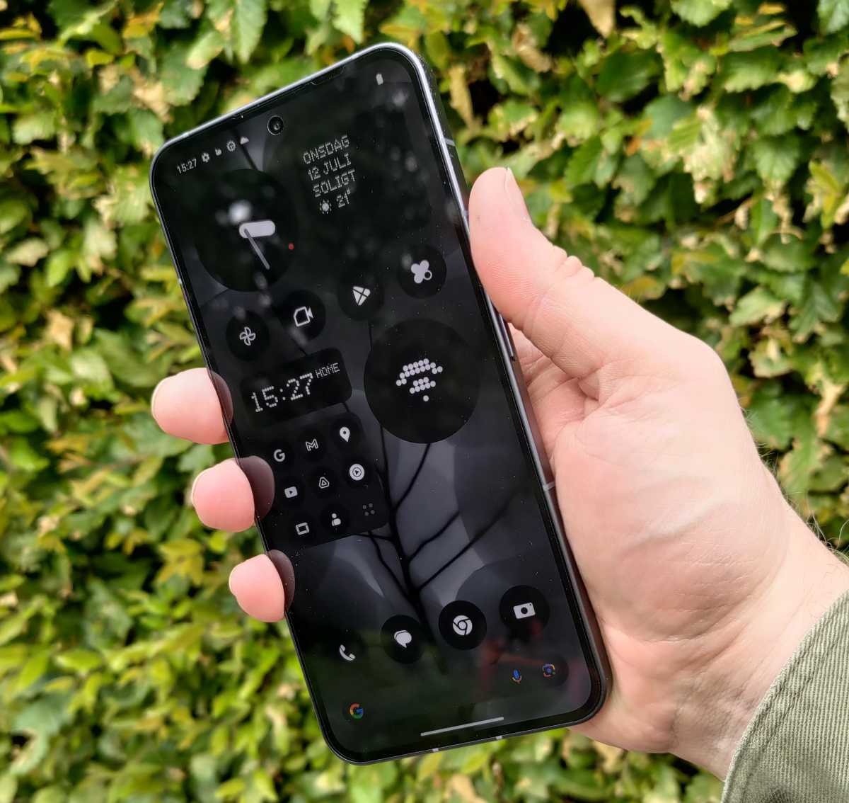 Nothing Phone 2 skärm
