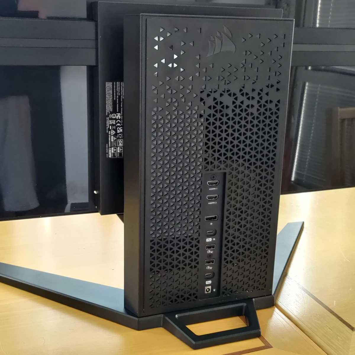 Corsair Xeneon Flex anslutningar