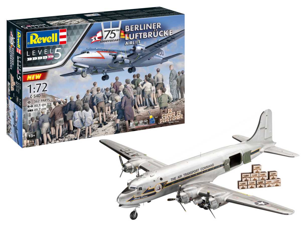 "Candy Bomber" of the Berlin Airlift as a cool Revell kit with 362 parts Revell candy bomber kit with wooden boxes