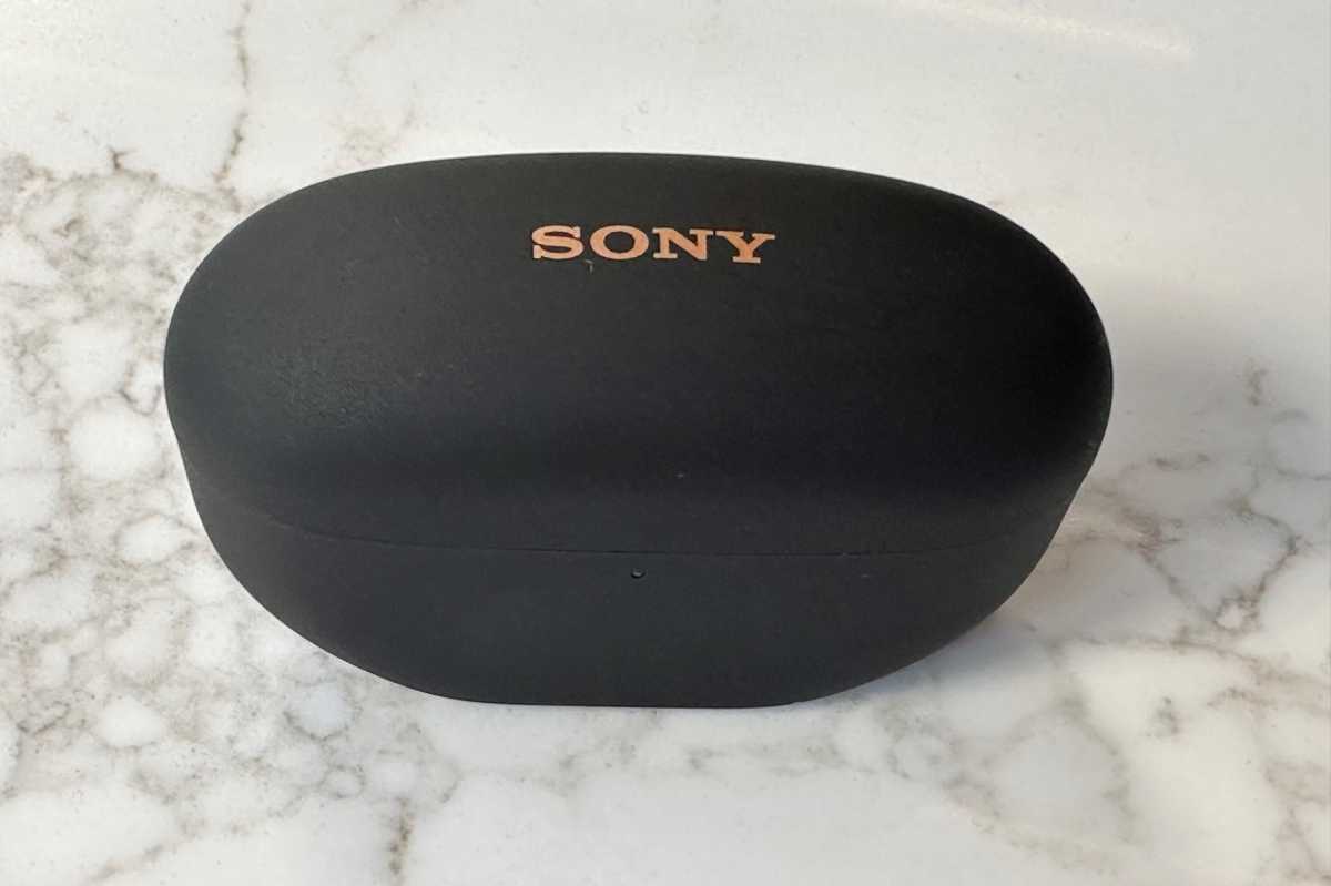 Sony WF-1000XM5 charging case