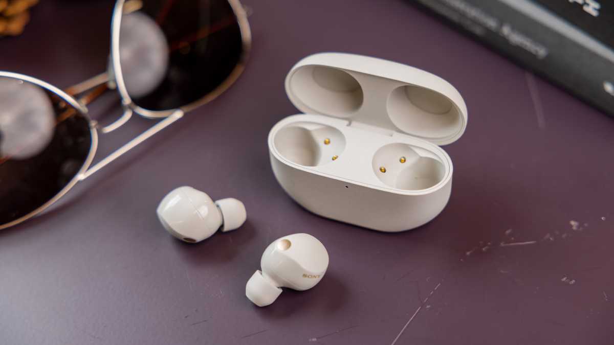 Sony WF-1000XM5 earbuds