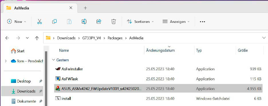 Per Firmware-Update lassen sich die USB-C-Hosts am Notebook aktualisieren. USB-3.2-Controller können sich dabei als Chips herausstellen, die bereits USB4 unterstützen – hier etwa über das Kürzel „ASMx4242“, was auf das Host-Controller-Modell Asmedia ASM4242 hinweist.