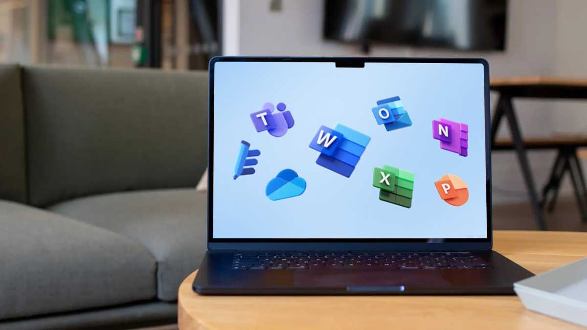 MacBook Air de 15" con los logos de Microsoft Office