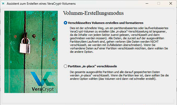 Für die Verschlüsselung externer USB-Festplatten empfiehlt es sich, mit Veracrypt auf dem leeren Datenträger ein verschlüsseltes Laufwerk anzulegen.