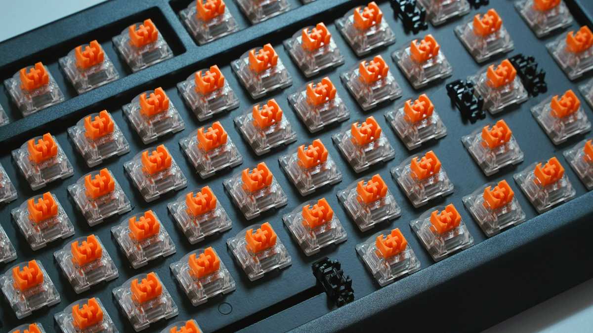 Razer BlackWidow V4 75% orange switches
