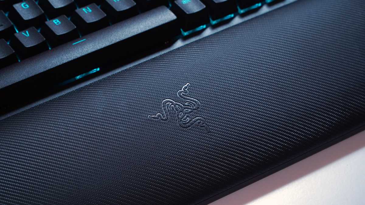 Razer BlackWidow V4 75% wrist rest