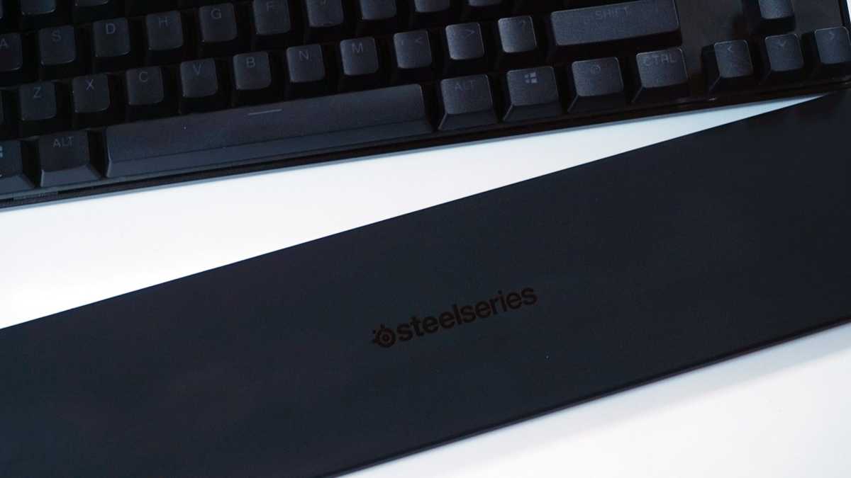 SteelSeries Apex Pro TKL Wireless wrist rest