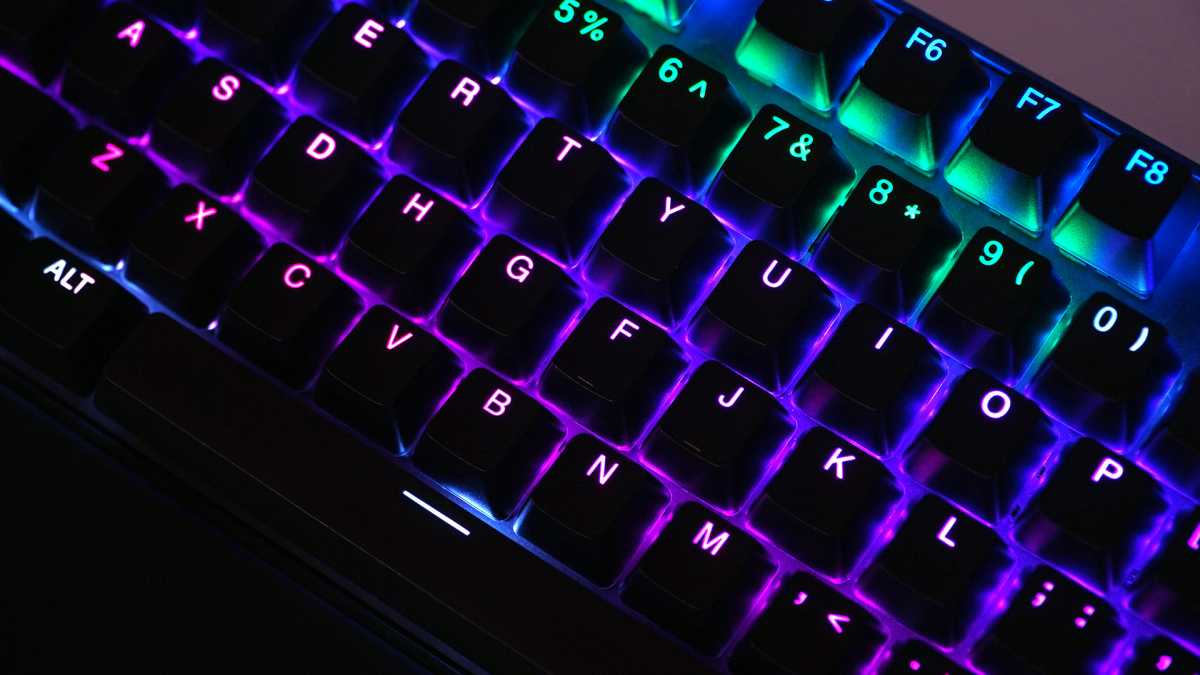 SteelSeries Apex 7 Keyboard Review: Colorful and Competent