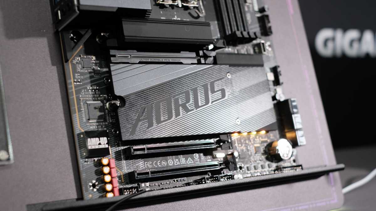 Gigabyte Aorus Z790 x M.2 Покрити