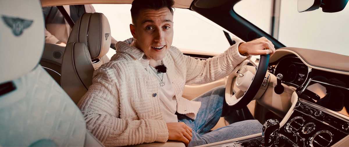 Maximaler Luxus (hier iCrimax in seinem Bentley) ist Standard für Deutschlands Twitch-Stars, aber Twitch möchte in Zukunft in die Gewinnspanne rutschen und weniger Geld an Influencer ausschütten, während Kick 95 Prozent aller Werbeeinnahmen an seine Partner auszahlt.