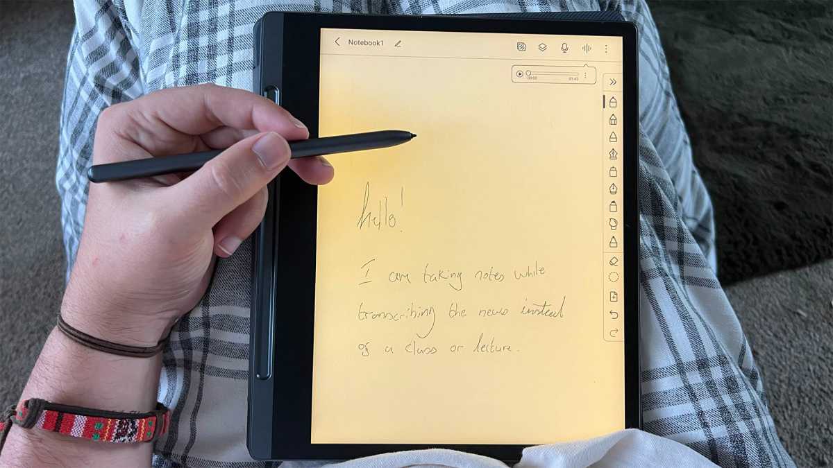 Probamos el Lenovo Smart Paper: el cuaderno electrónico que quiere