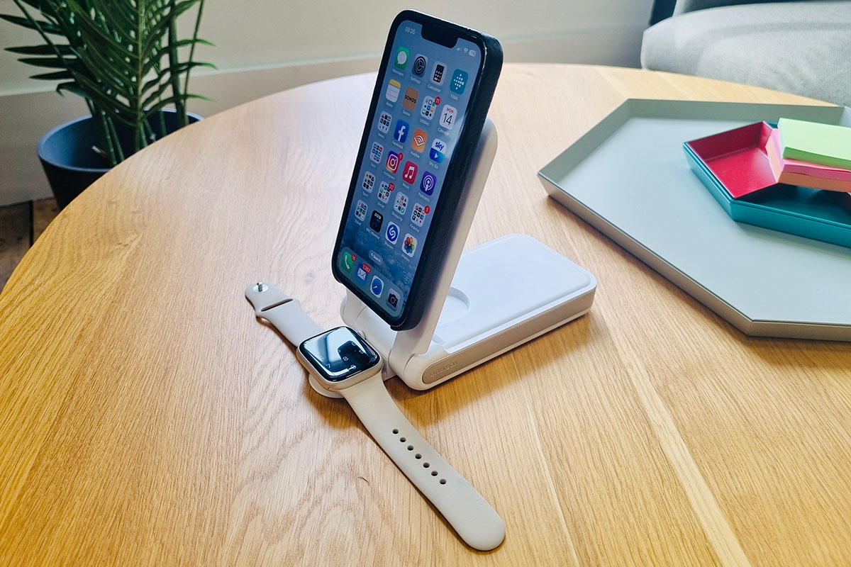 SALE／70%OFF】 ESR 3-in-1 MagSafe Charger Stand (HaloLock), Removable Made  for Apple Watch Certified Charger, MagSafe Charging Station, Magnetic  Wireless Charger, iP - news.ge