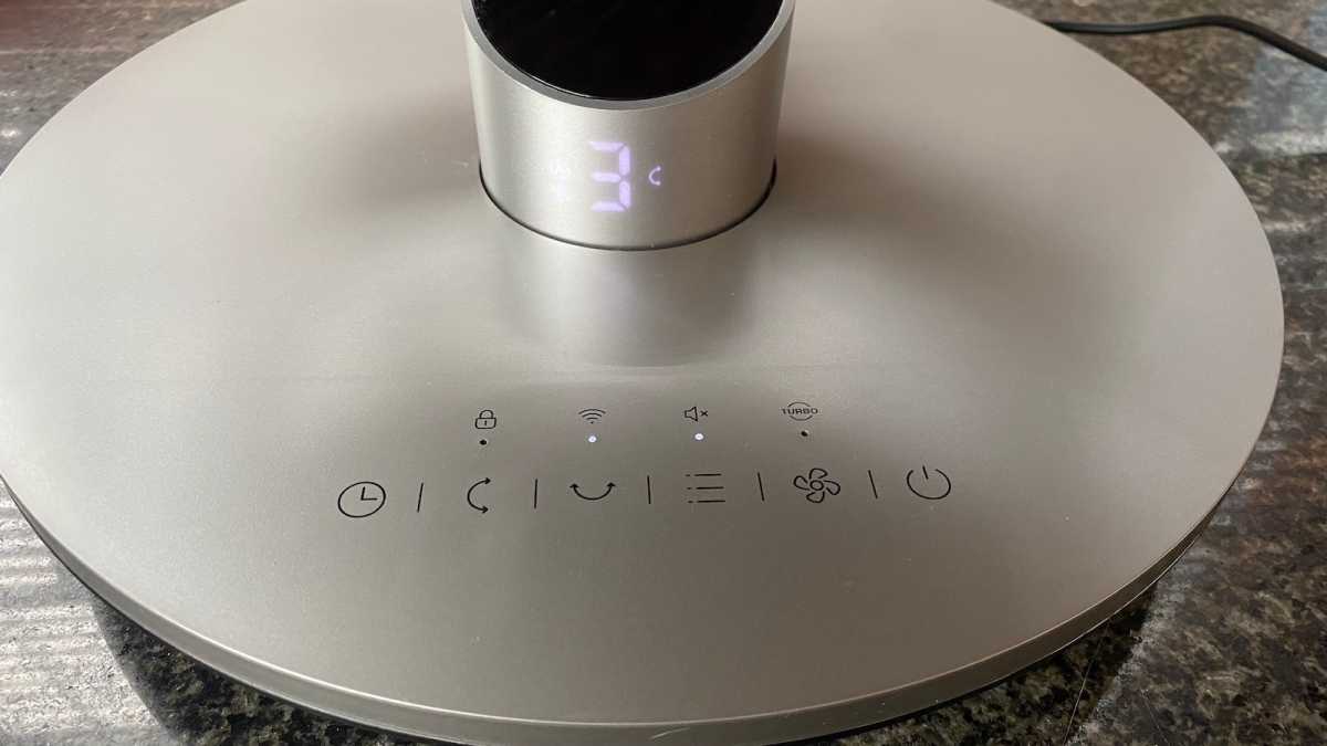 Dreo fan controls and display