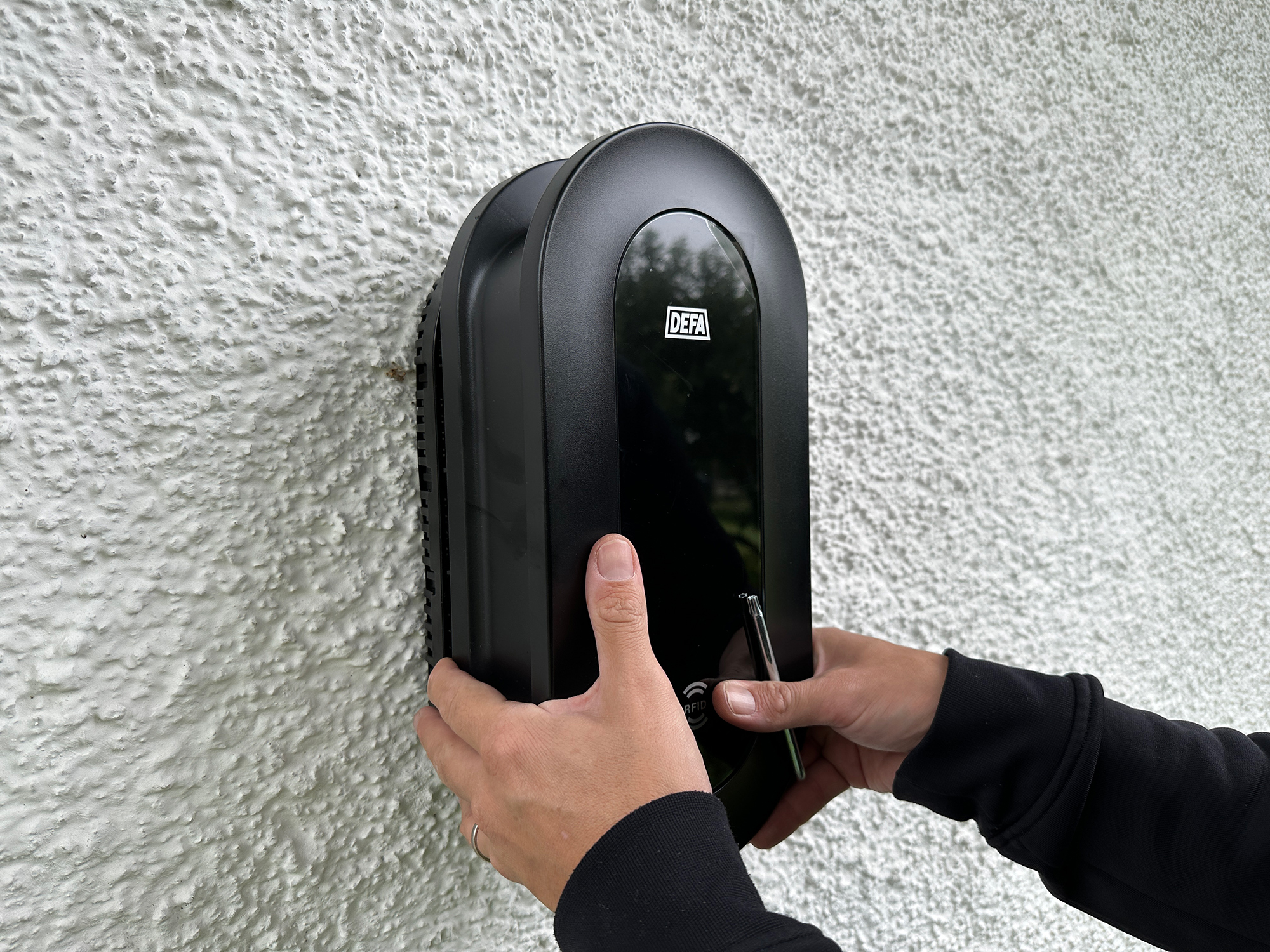 Defa Power: Smart och prisvärd laddbox för elbilen