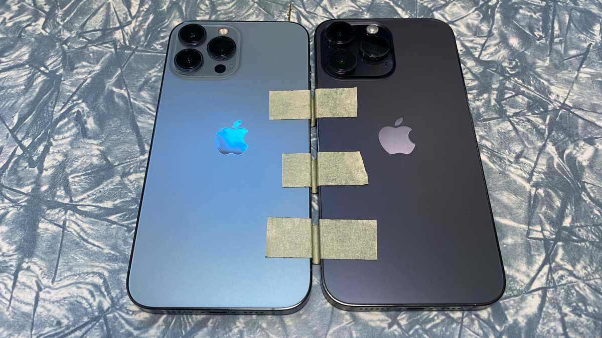 Dos iPhone pegados con cinta adhesiva