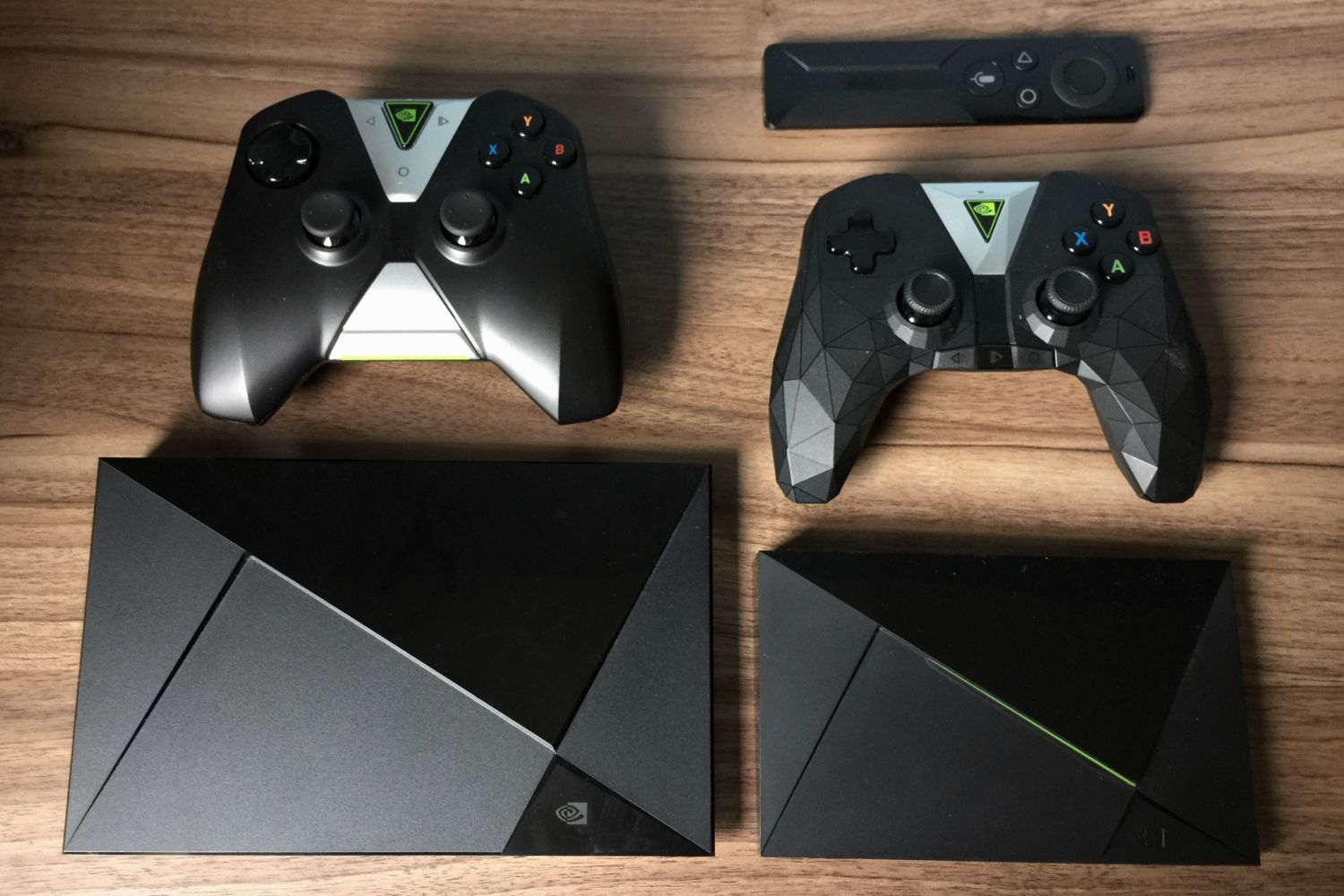 Nvidia shield tv приставка. NVIDIA Shield TV 2015. NVIDIA Shield 2015 коробка. Наушники для NVIDIA Shield. Upscale NVIDIA Shield.